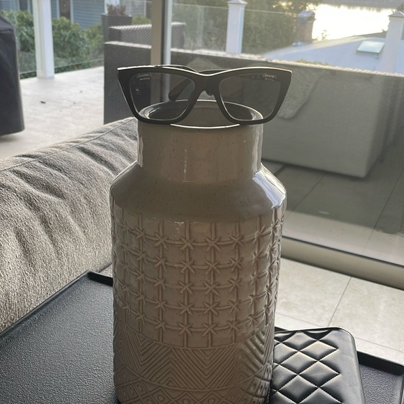 CHANEL SUNGLASSES AND LEATHER CASE !! Authentic Chanel polarized sunglasses - Picture 2 of 11